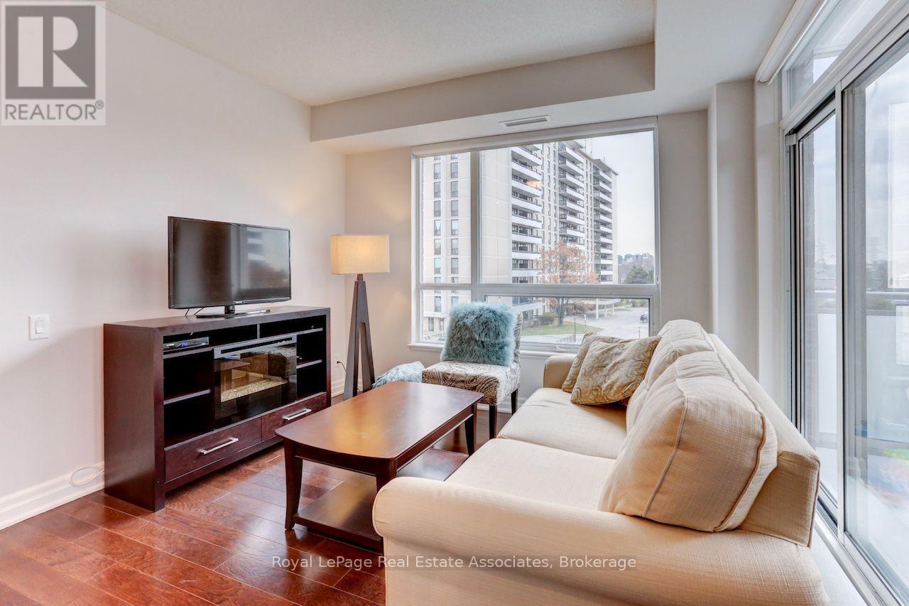 402 - 17 RUDDINGTON DRIVE, Toronto, Ontario