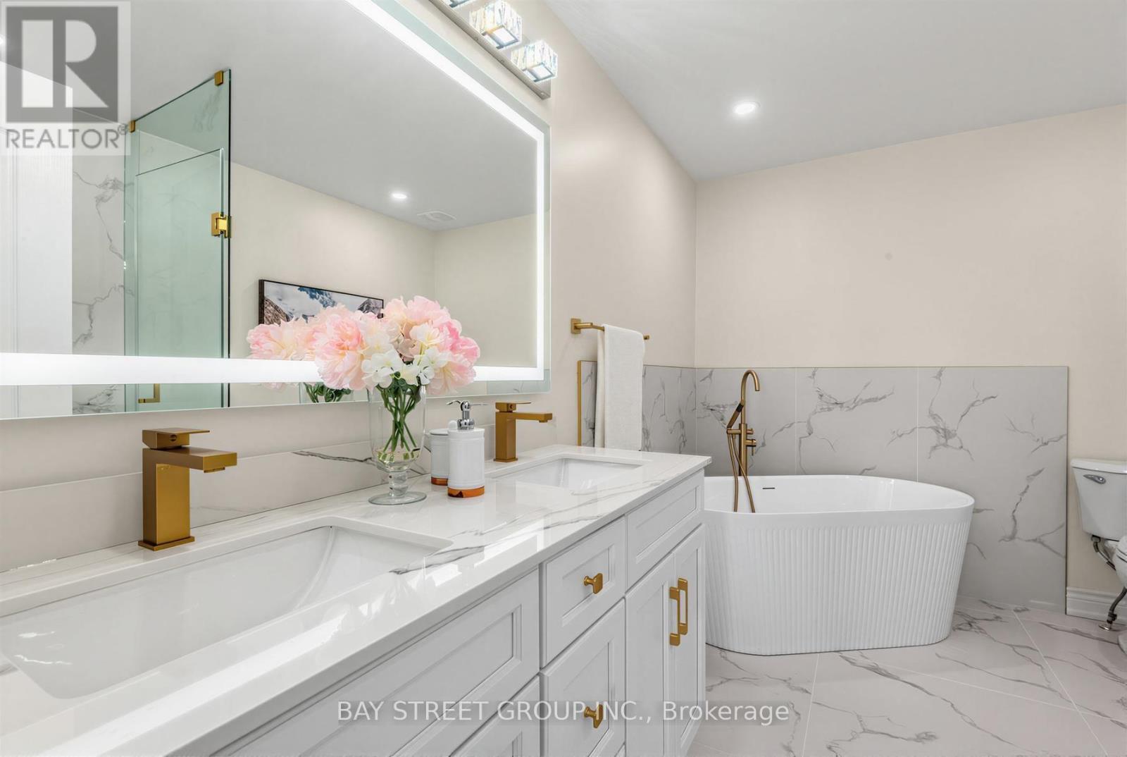 80 Living Crescent, Markham, Ontario  L6C 0T4 - Photo 27 - N13736004