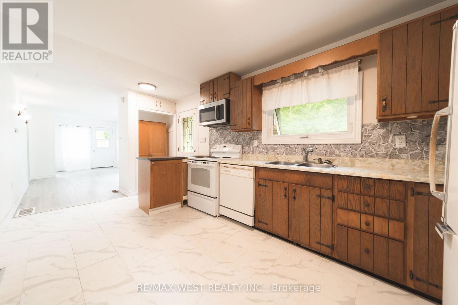 2801 25 Side Road, Innisfil, Ontario  L9S 3T2 - Photo 10 - N13736110