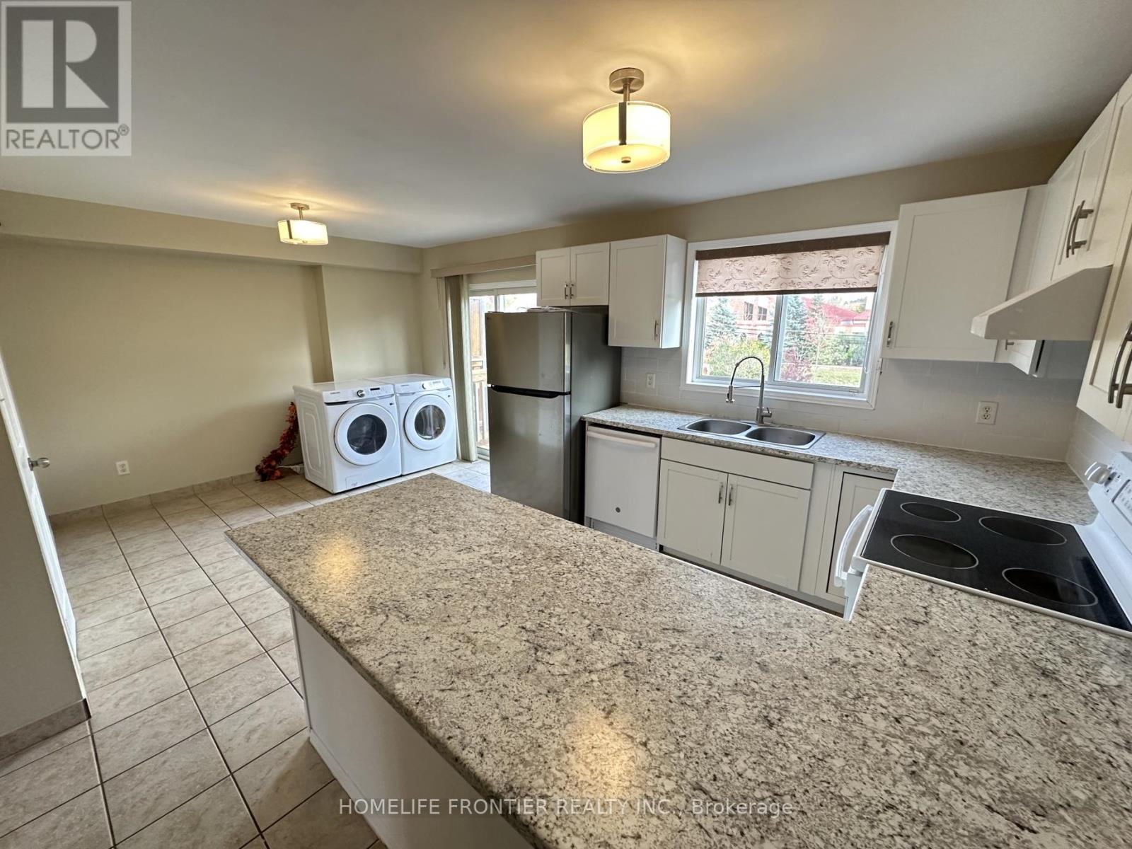 Main - 53 Hattie Court, Georgina, Ontario  L4P 3Z8 - Photo 3 - N13736124