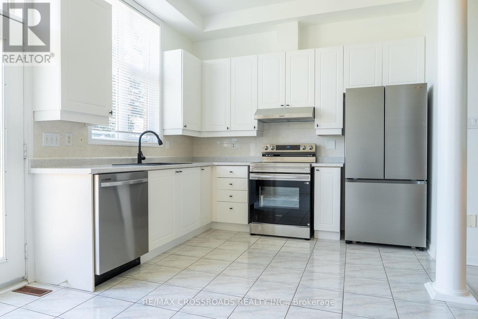53 Cornell Park Avenue, Markham, Ontario  L6B 1B5 - Photo 7 - N13736206