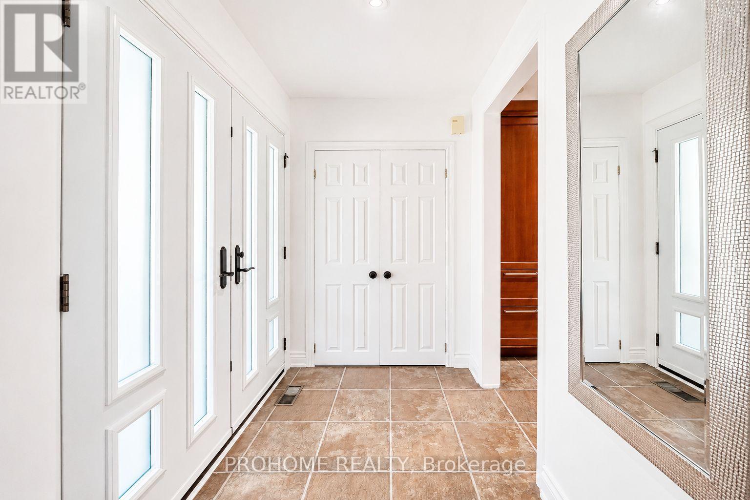 16 Tuscay Court, Markham, Ontario  L3R 1V1 - Photo 5 - N13736264