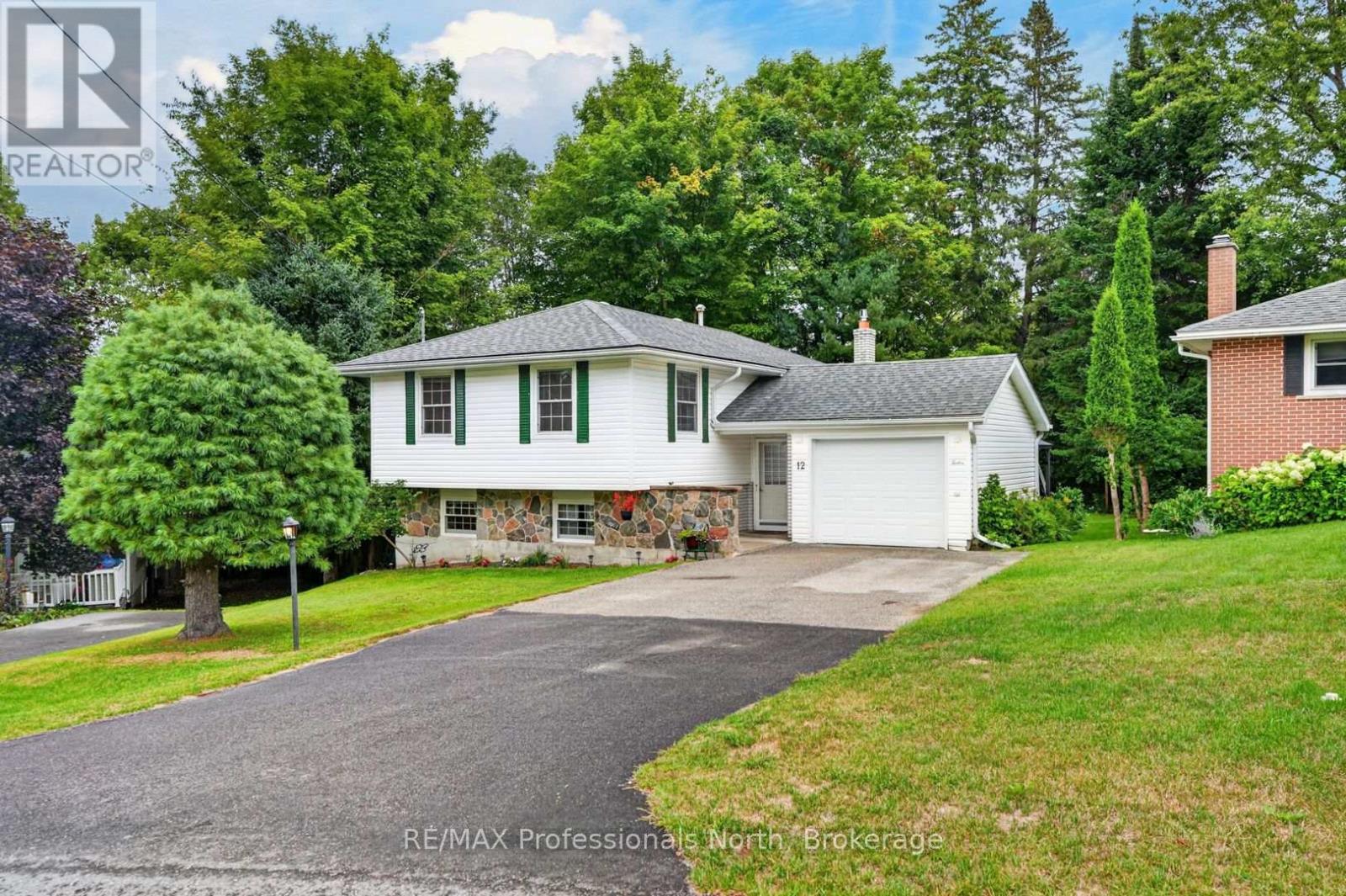 12 ANTHONY COURT, Huntsville, Ontario