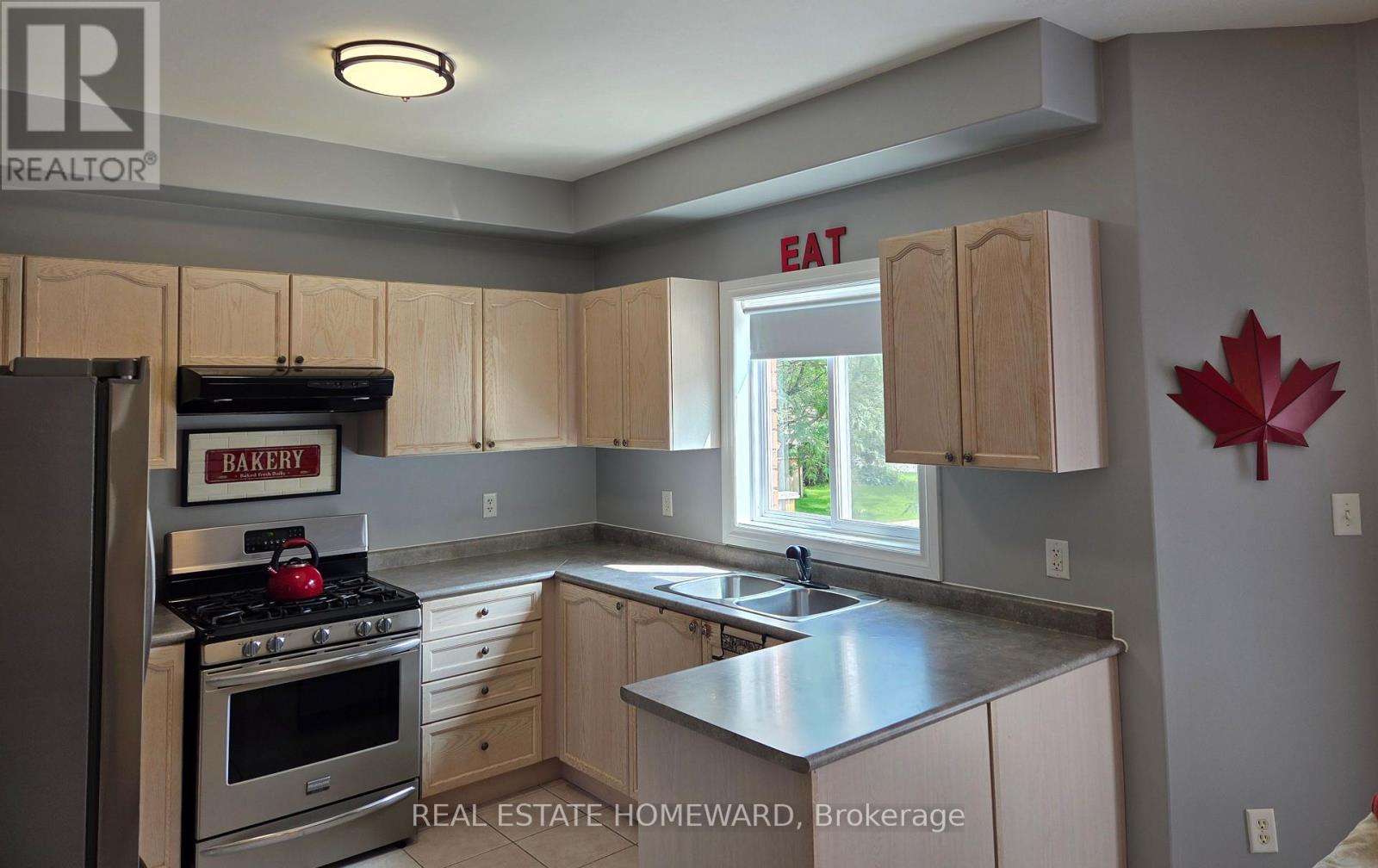 139 Birkhall Place, Barrie (Innis-Shore), Ontario  L4N 0K7 - Photo 6 - S13736144