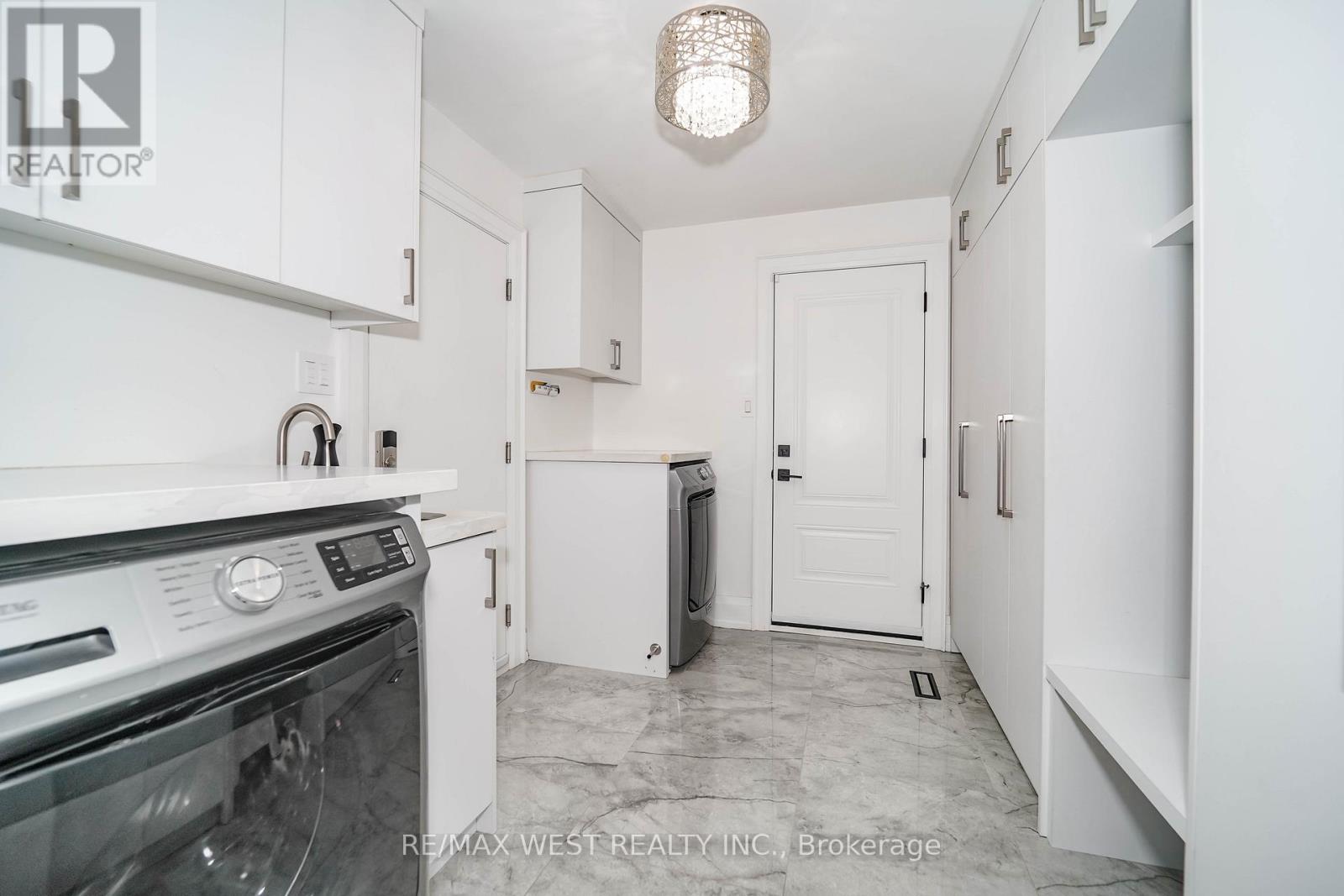 108 Poplar Heights Drive, Toronto, Ontario  M9A 4Z4 - Photo 10 - W13736072