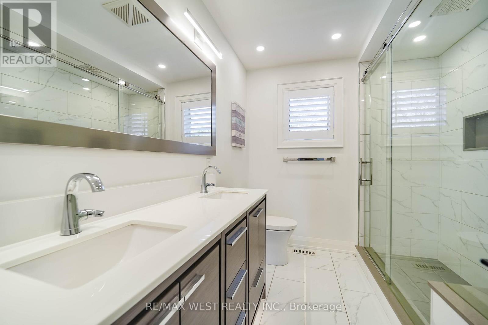 108 Poplar Heights Drive, Toronto, Ontario  M9A 4Z4 - Photo 12 - W13736072