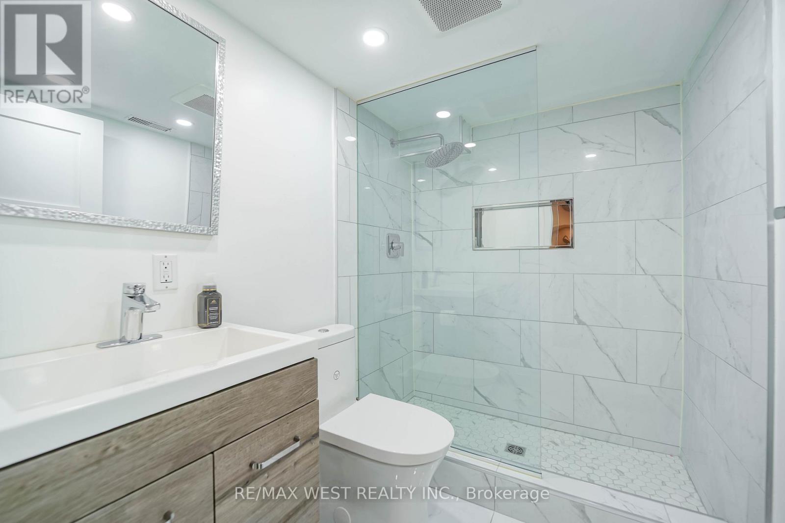 108 Poplar Heights Drive, Toronto, Ontario  M9A 4Z4 - Photo 20 - W13736072