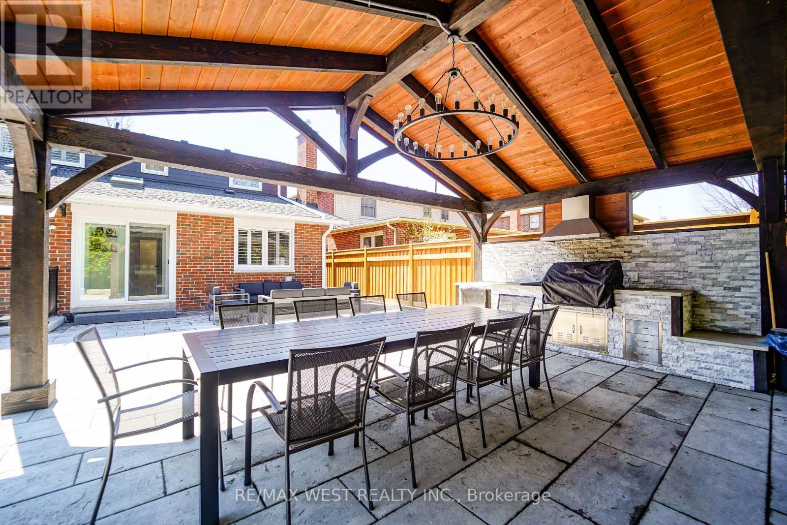 108 Poplar Heights Drive, Toronto, Ontario  M9A 4Z4 - Photo 22 - W13736072