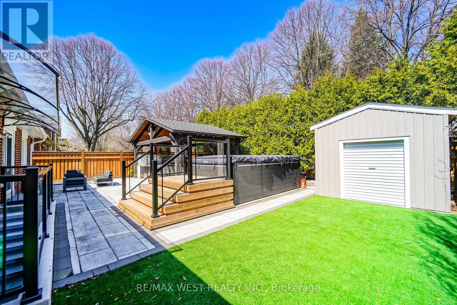 108 Poplar Heights Drive, Toronto, Ontario  M9A 4Z4 - Photo 24 - W13736072