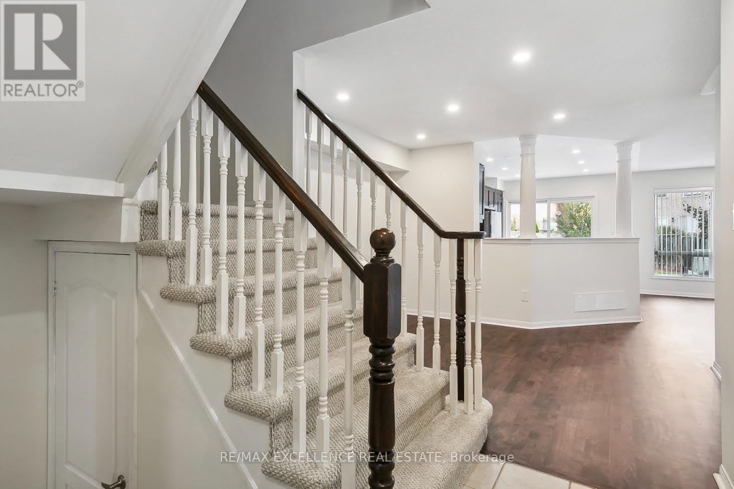2406 Baintree Crescent, Oakville, Ontario  L6M 4X1 - Photo 3 - W13736088