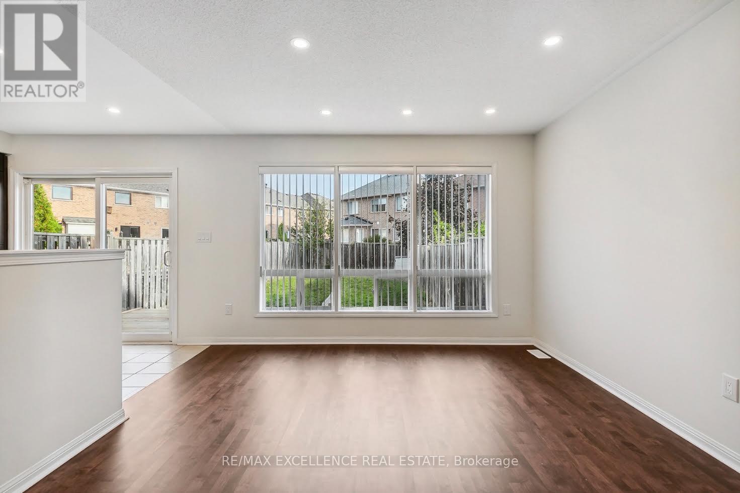 2406 Baintree Crescent, Oakville, Ontario  L6M 4X1 - Photo 4 - W13736088
