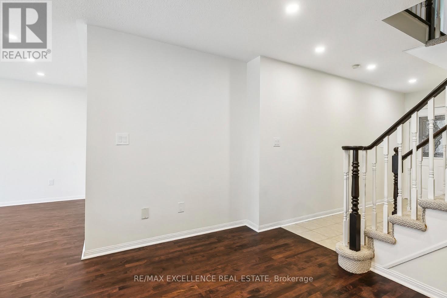 2406 Baintree Crescent, Oakville, Ontario  L6M 4X1 - Photo 5 - W13736088