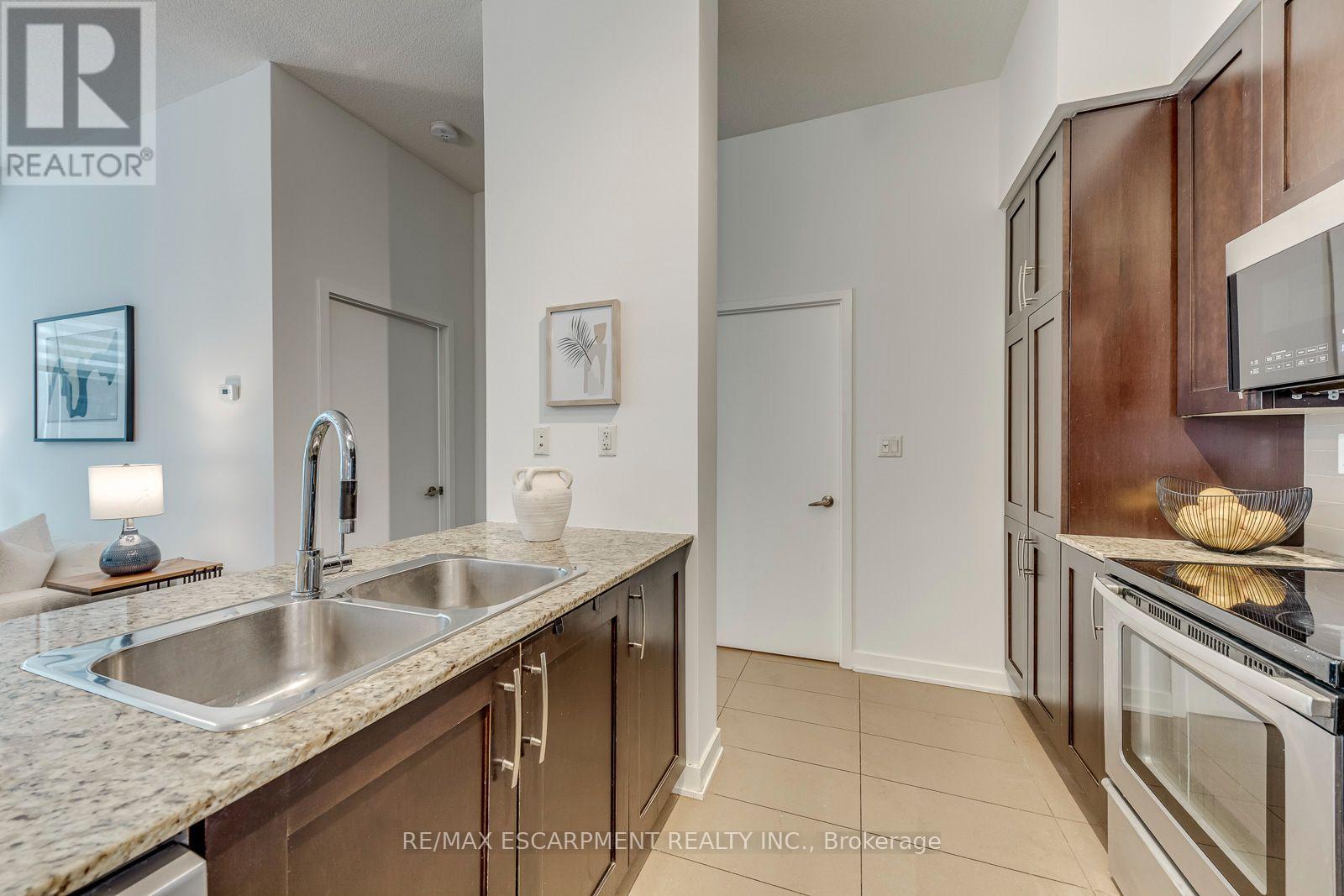 206 - 4065 Brickstone Mews, Mississauga, Ontario  L5G 0G3 - Photo 8 - W13736158