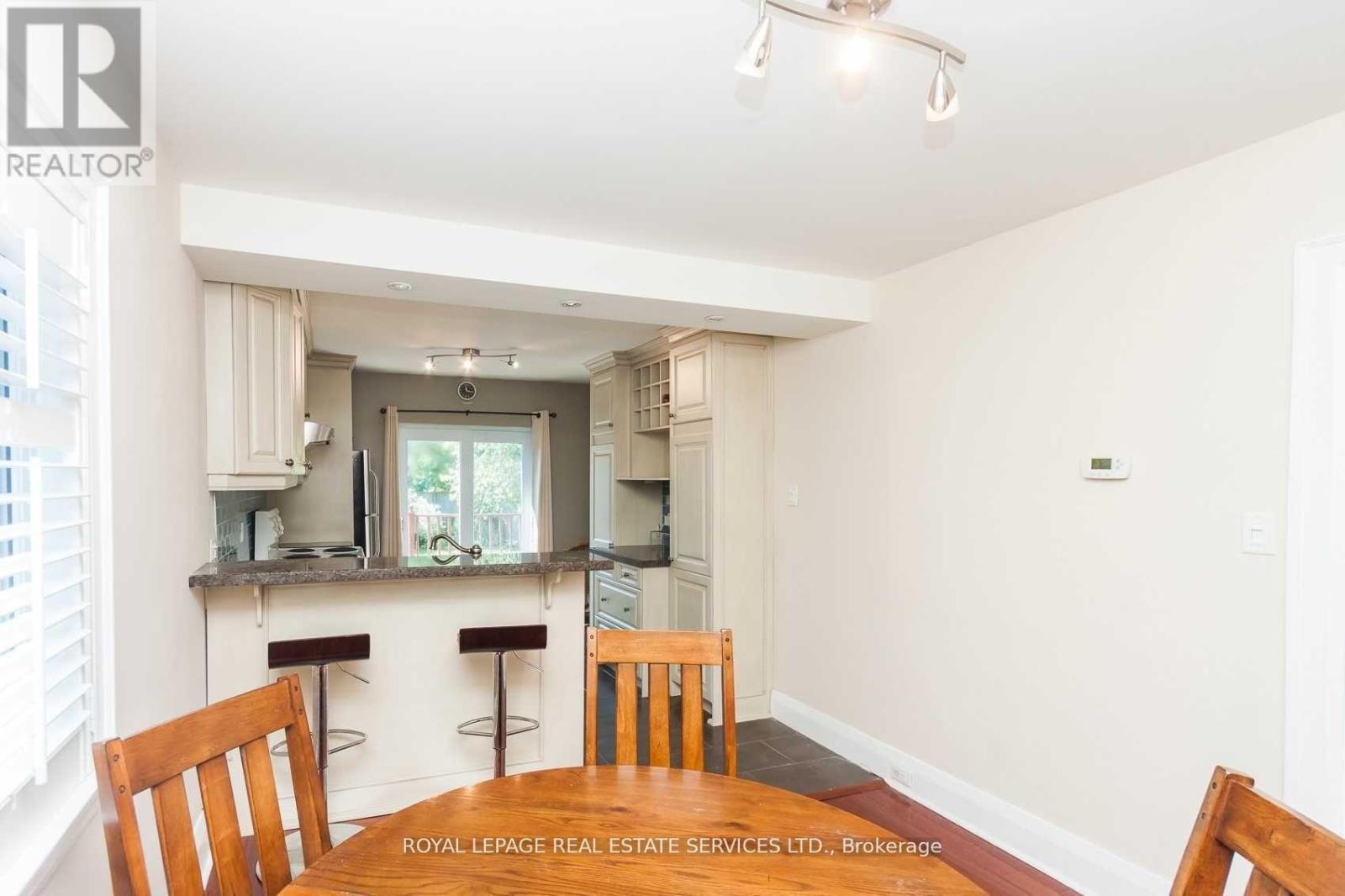21 Belgravia Avenue, Toronto, Ontario  M6E 2M4 - Photo 10 - W13736160