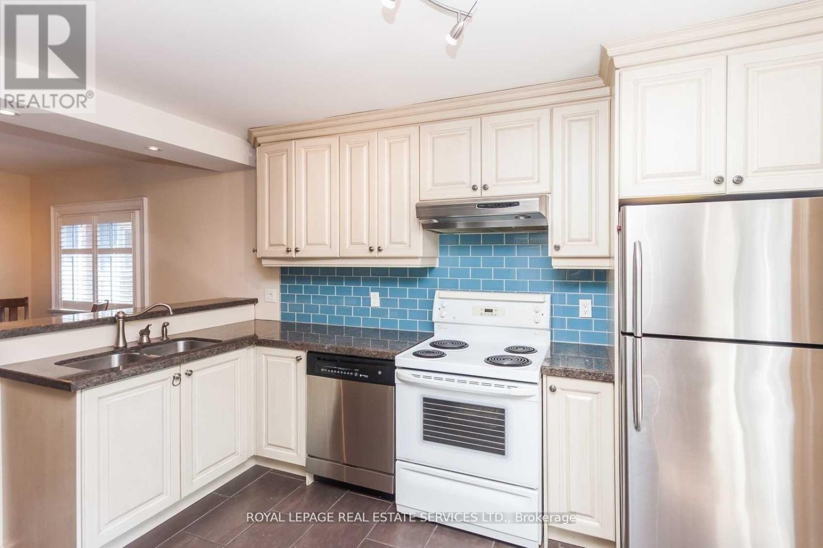 21 Belgravia Avenue, Toronto, Ontario  M6E 2M4 - Photo 12 - W13736160
