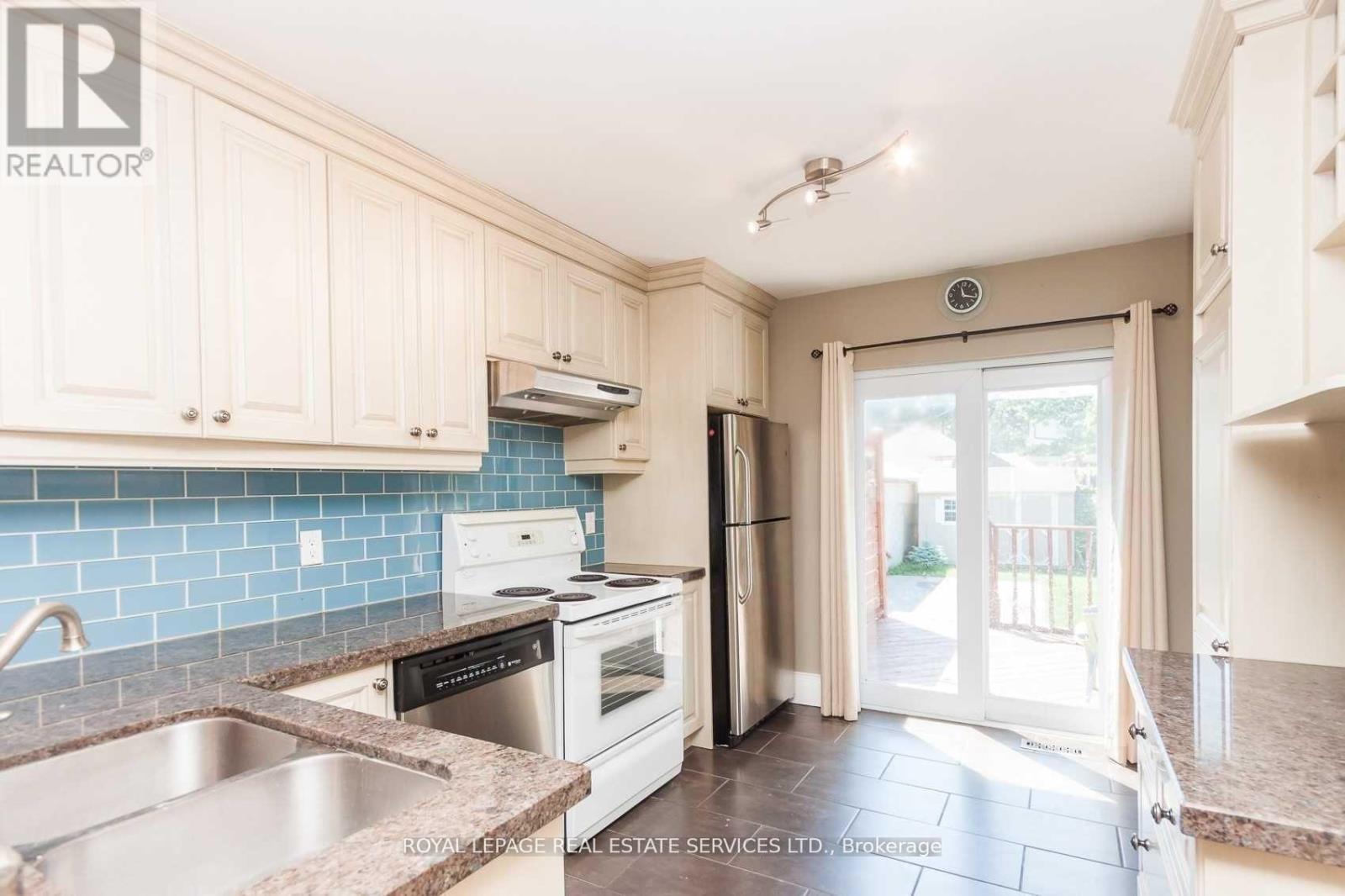 21 Belgravia Avenue, Toronto, Ontario  M6E 2M4 - Photo 13 - W13736160
