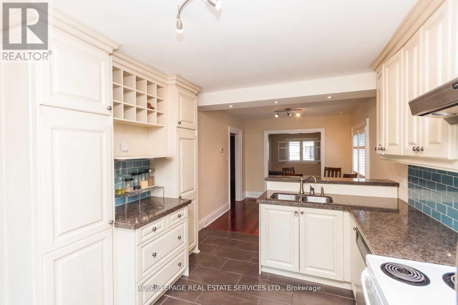 21 Belgravia Avenue, Toronto, Ontario  M6E 2M4 - Photo 14 - W13736160