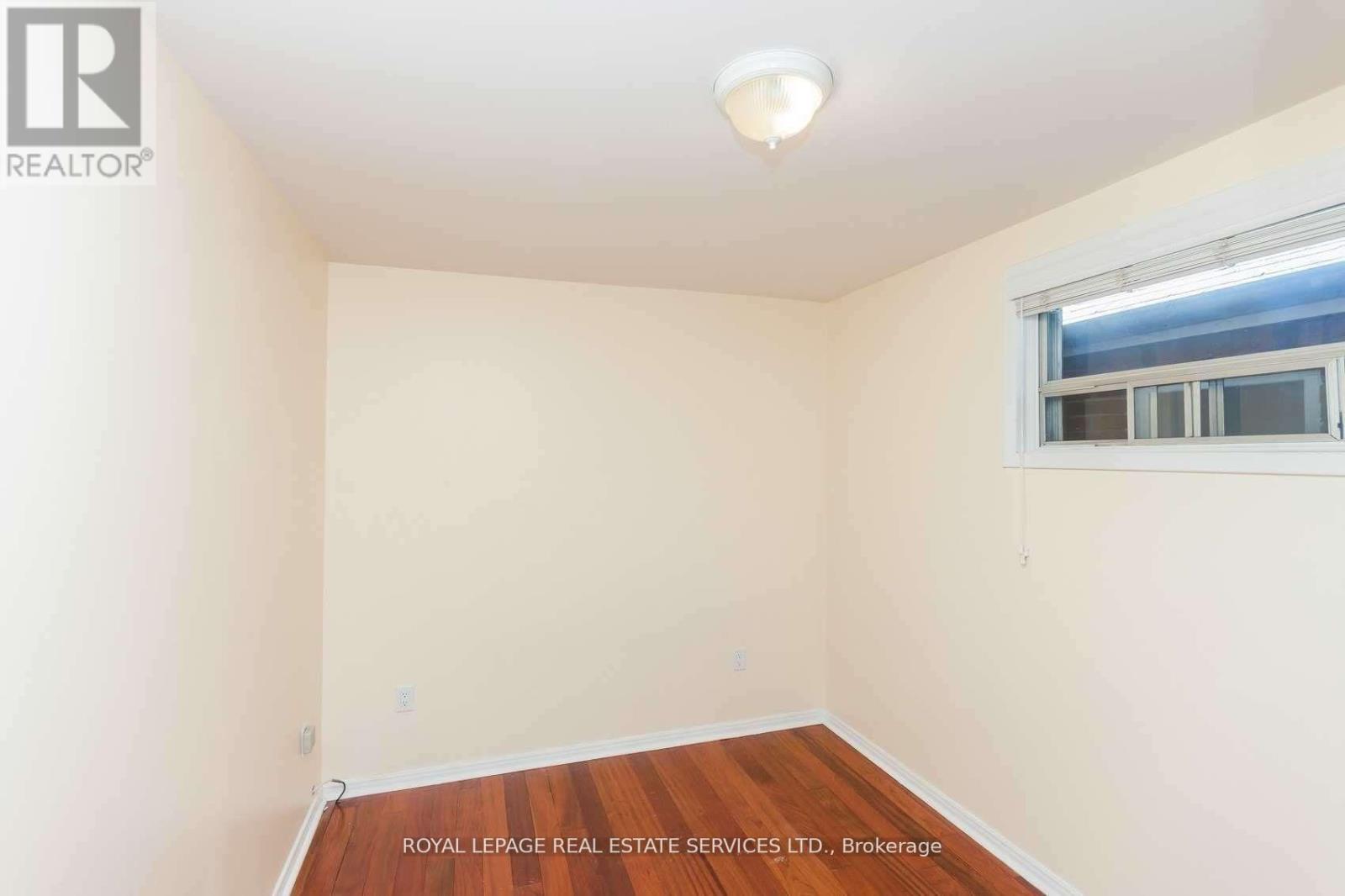 21 Belgravia Avenue, Toronto, Ontario  M6E 2M4 - Photo 16 - W13736160