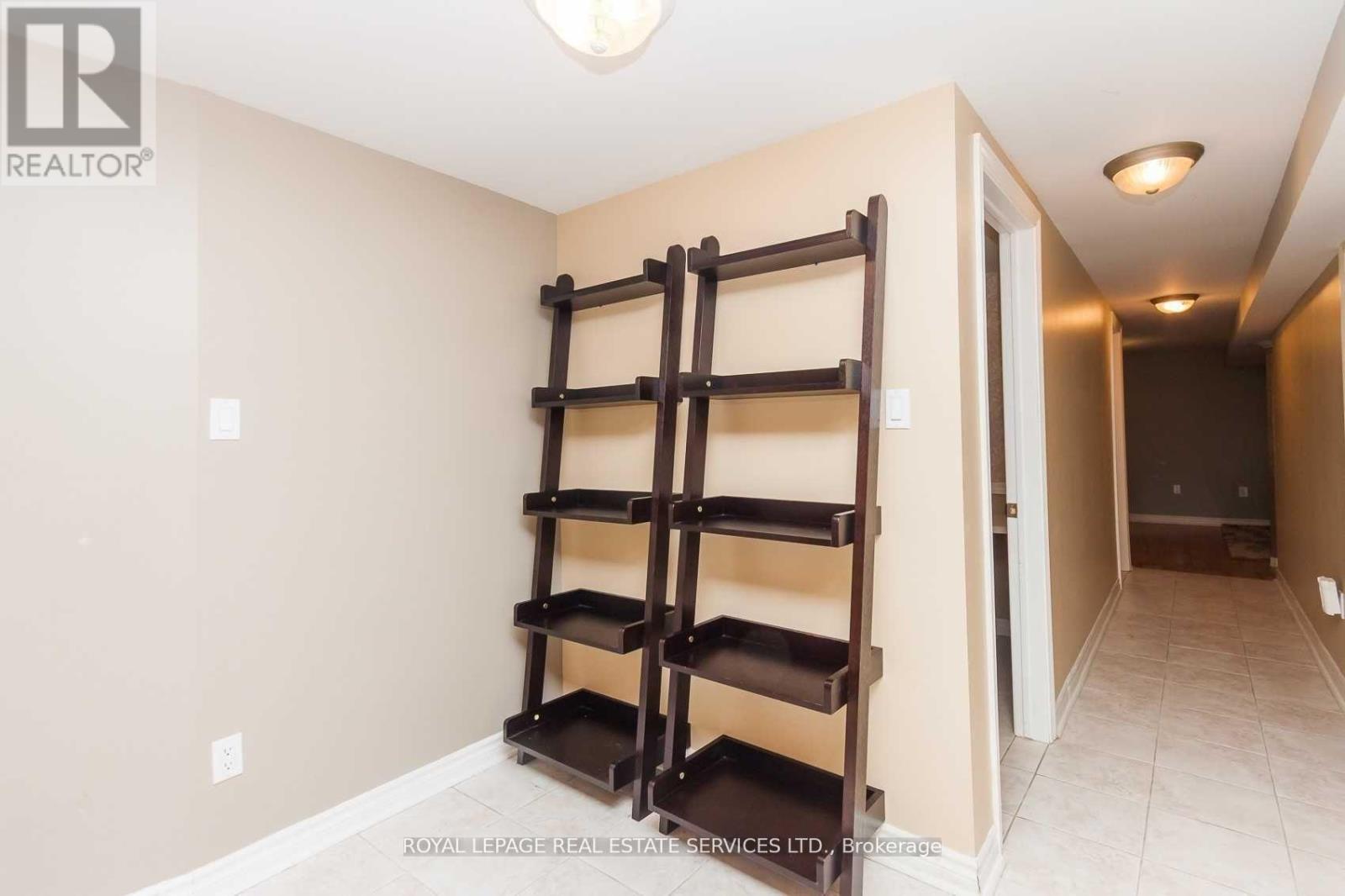 21 Belgravia Avenue, Toronto, Ontario  M6E 2M4 - Photo 23 - W13736160