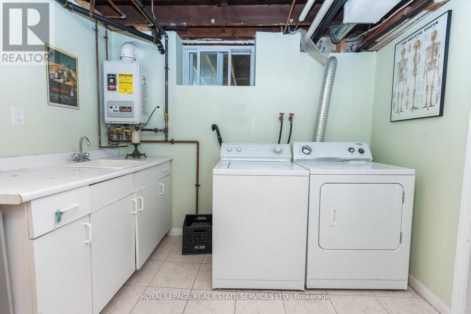 21 Belgravia Avenue, Toronto, Ontario  M6E 2M4 - Photo 24 - W13736160