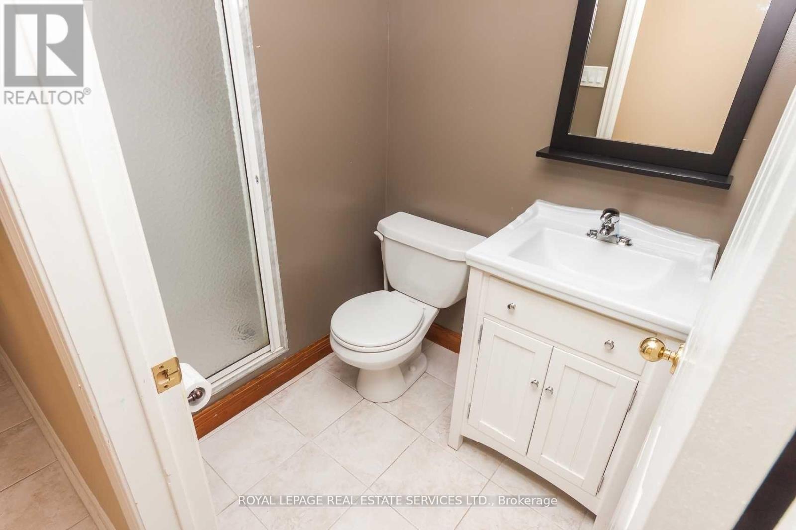21 Belgravia Avenue, Toronto, Ontario  M6E 2M4 - Photo 29 - W13736160