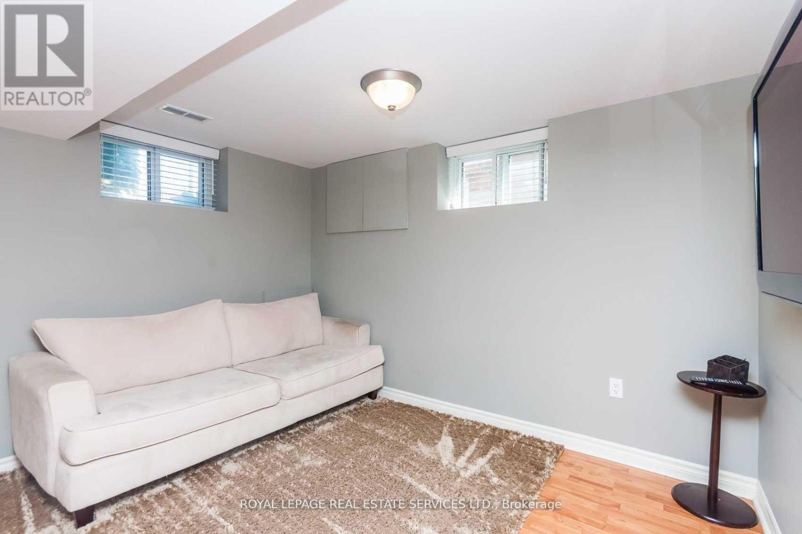 21 Belgravia Avenue, Toronto, Ontario  M6E 2M4 - Photo 32 - W13736160