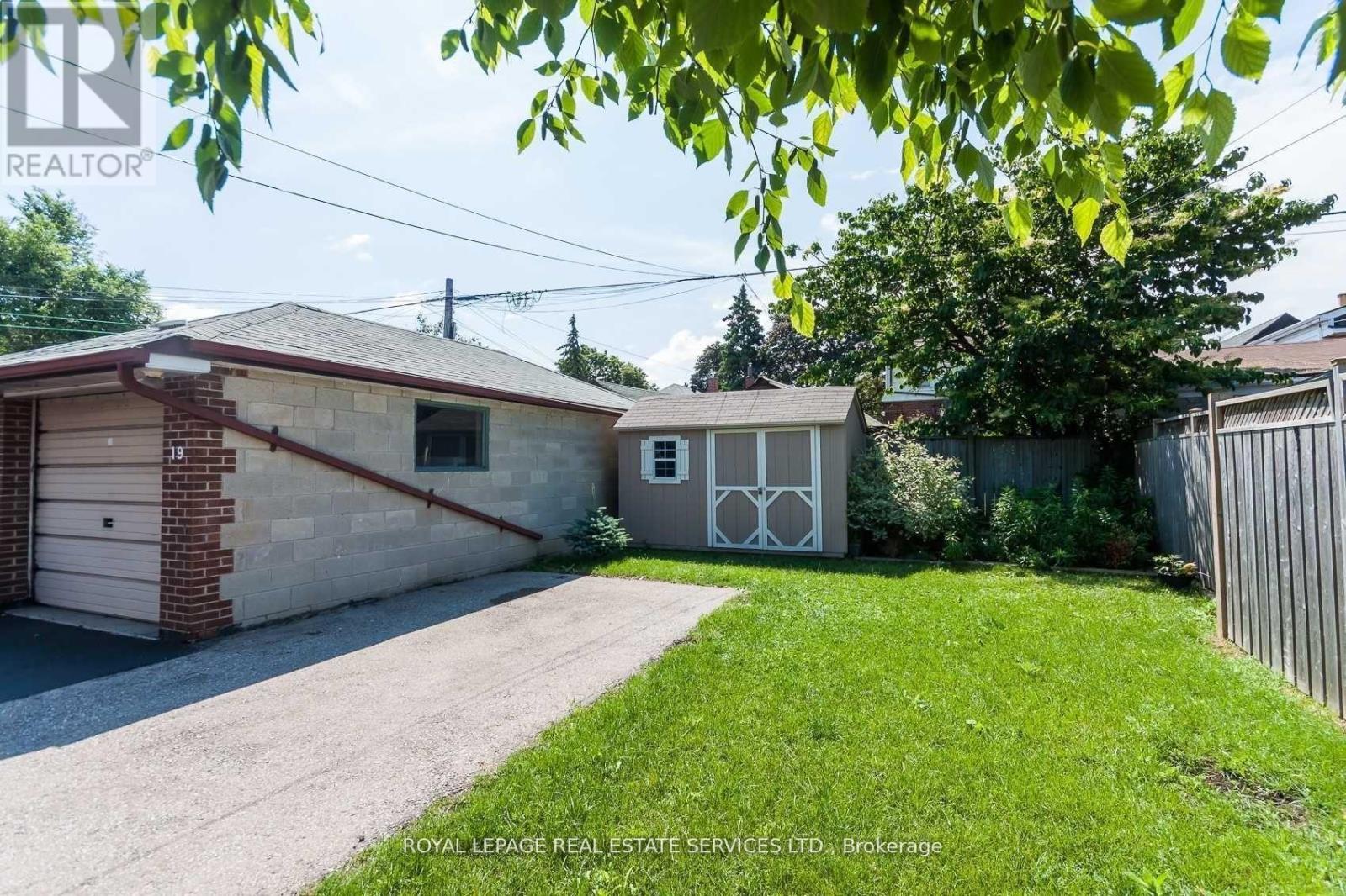 21 Belgravia Avenue, Toronto, Ontario  M6E 2M4 - Photo 37 - W13736160