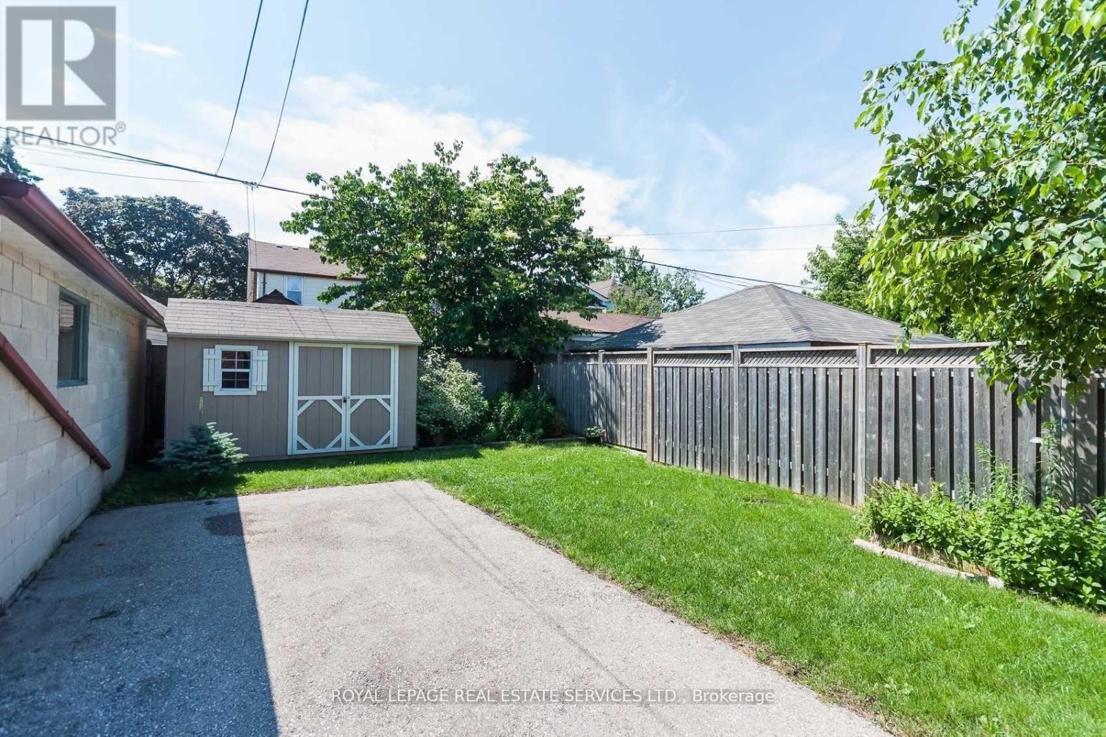 21 Belgravia Avenue, Toronto, Ontario  M6E 2M4 - Photo 38 - W13736160