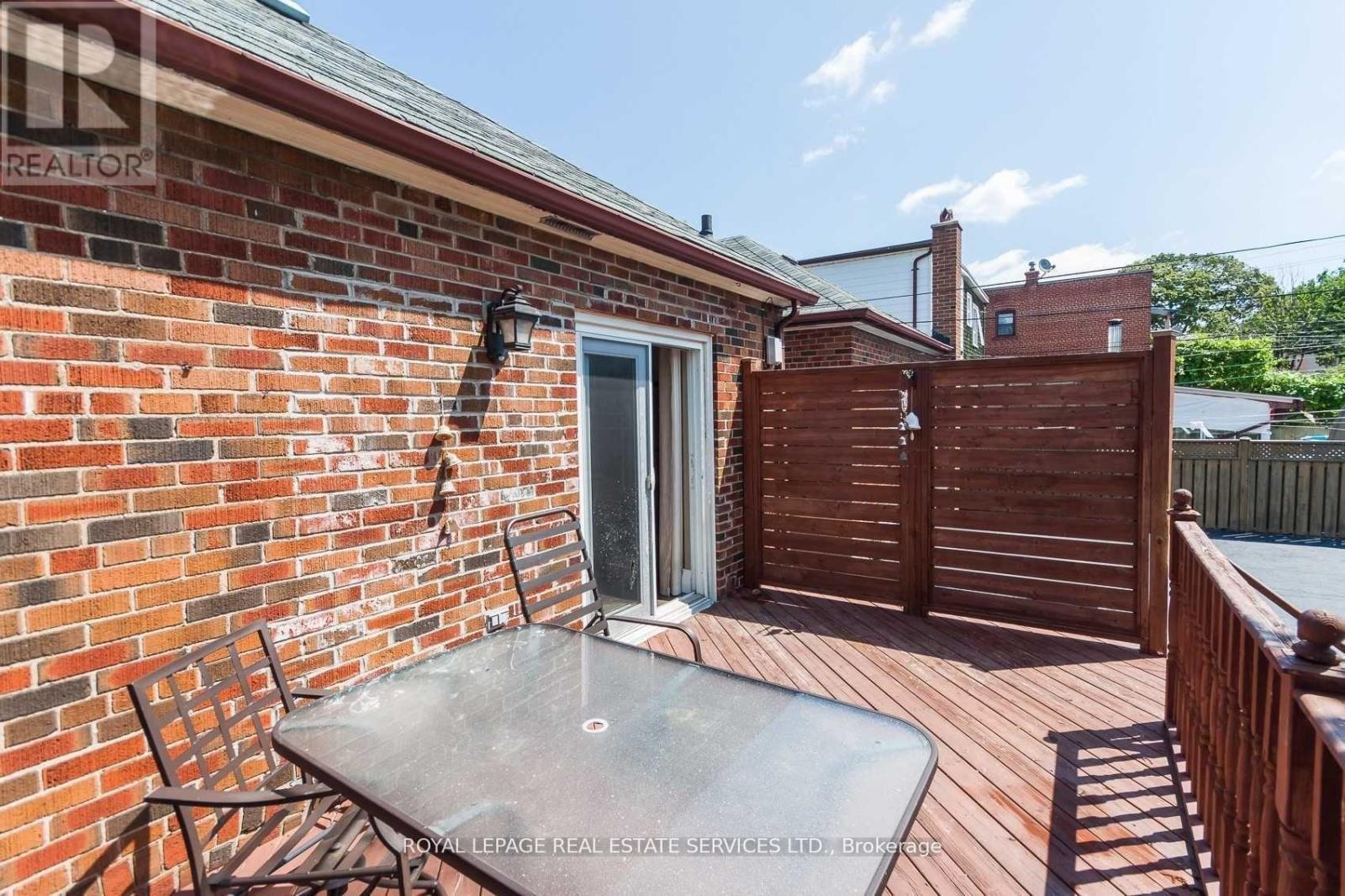 21 Belgravia Avenue, Toronto, Ontario  M6E 2M4 - Photo 40 - W13736160