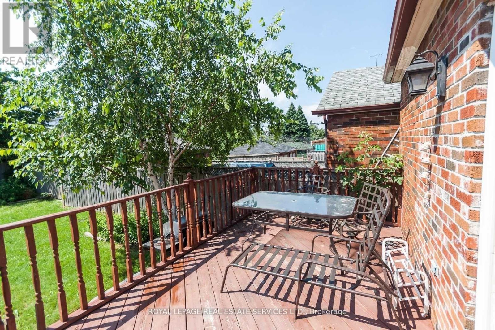 21 Belgravia Avenue, Toronto, Ontario  M6E 2M4 - Photo 41 - W13736160