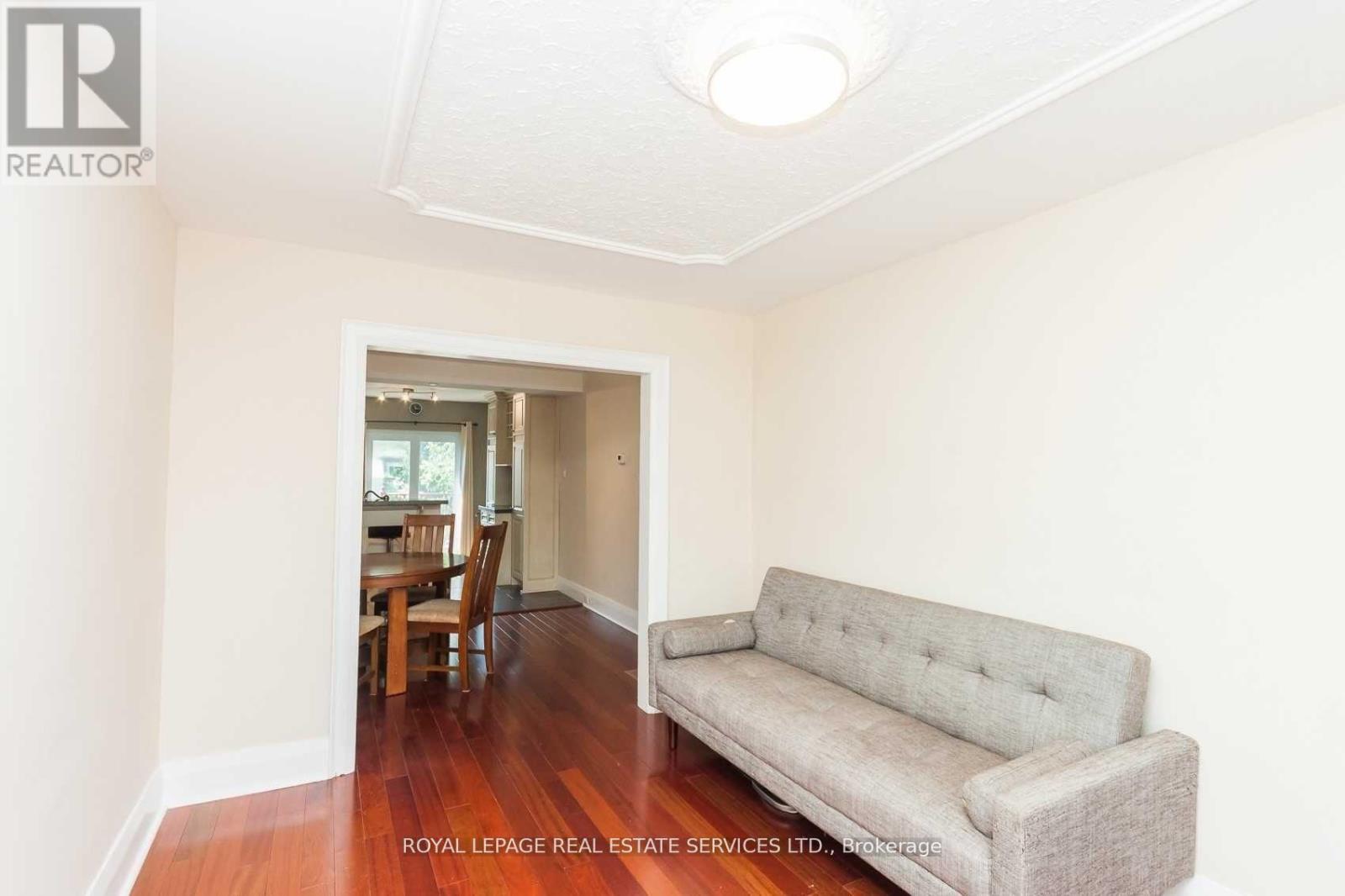 21 Belgravia Avenue, Toronto, Ontario  M6E 2M4 - Photo 6 - W13736160