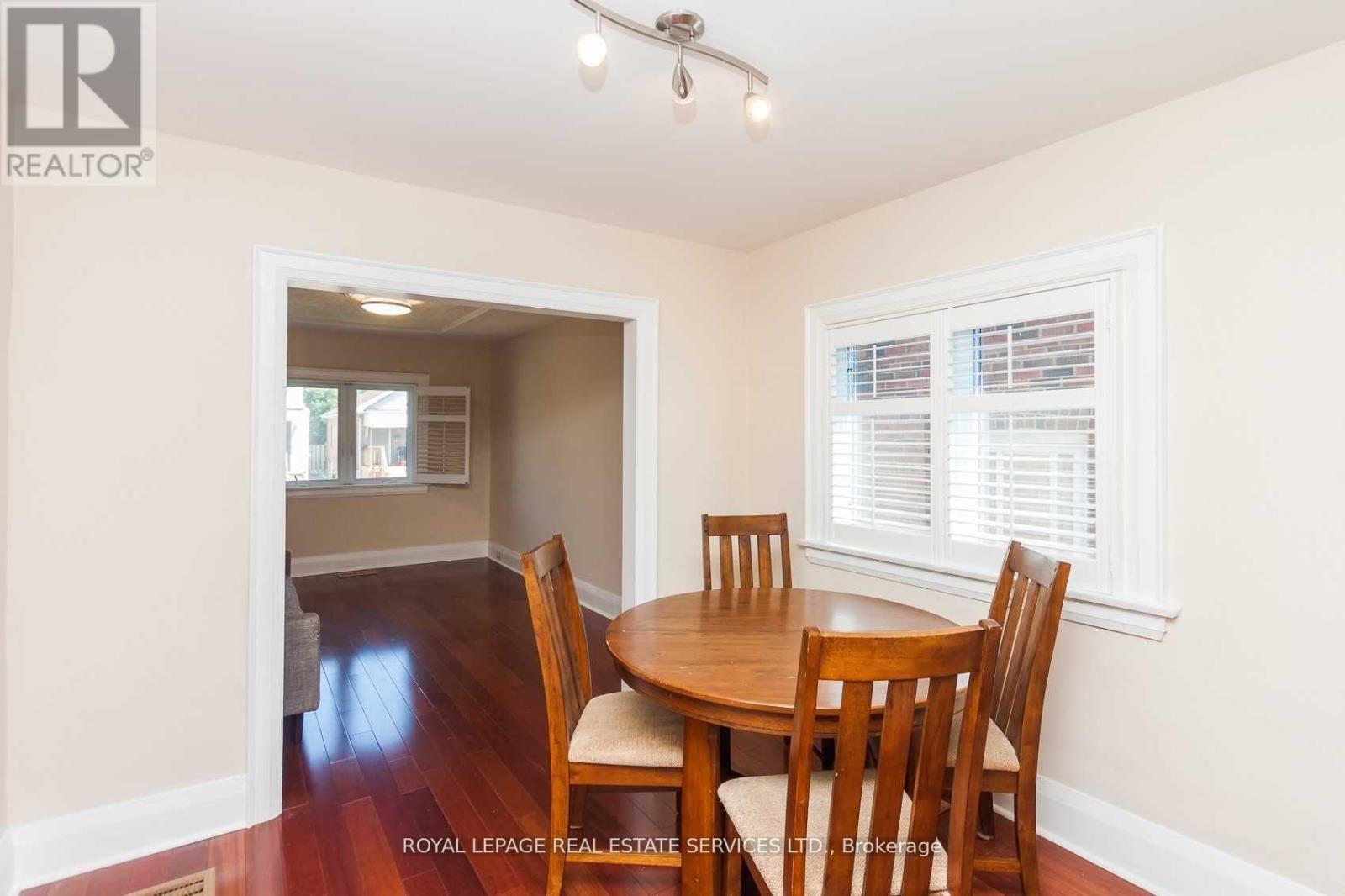 21 Belgravia Avenue, Toronto, Ontario  M6E 2M4 - Photo 7 - W13736160