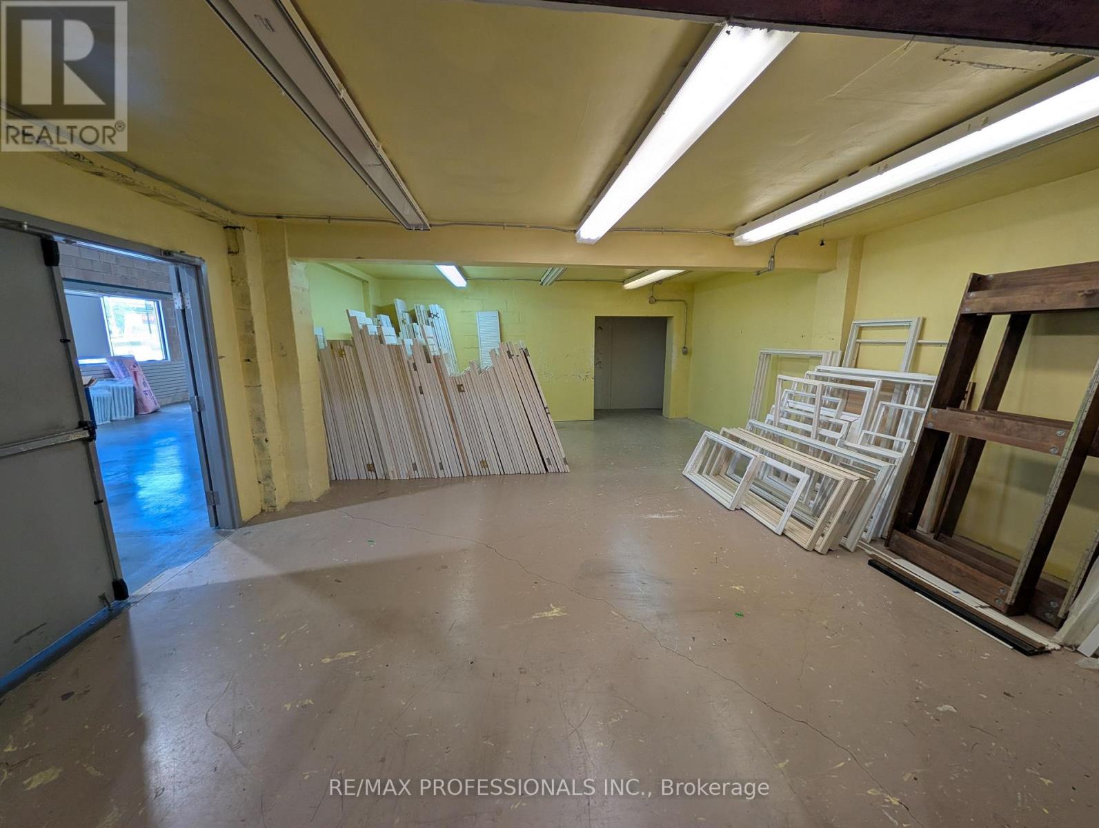 D - 1571 The Queensway Avenue, Toronto, Ontario  M8Z 1T8 - Photo 3 - W13736238