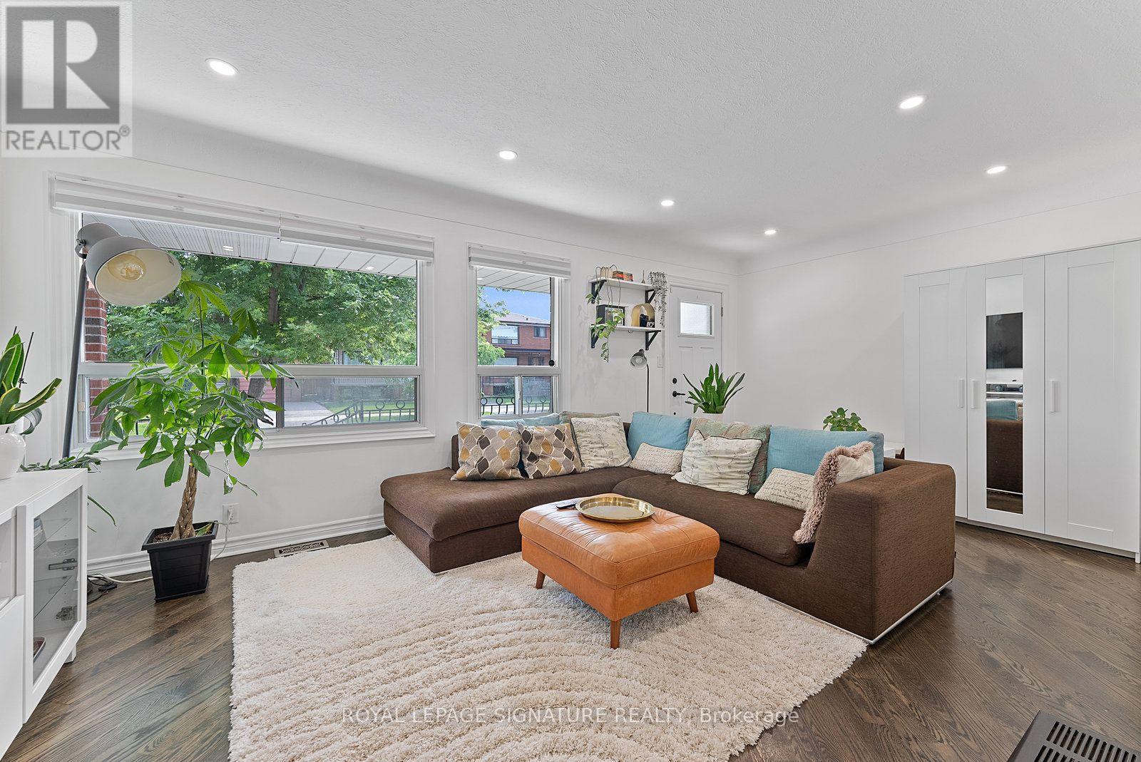 76 Foch Avenue, Toronto, Ontario  M8W 3X4 - Photo 10 - W13736280