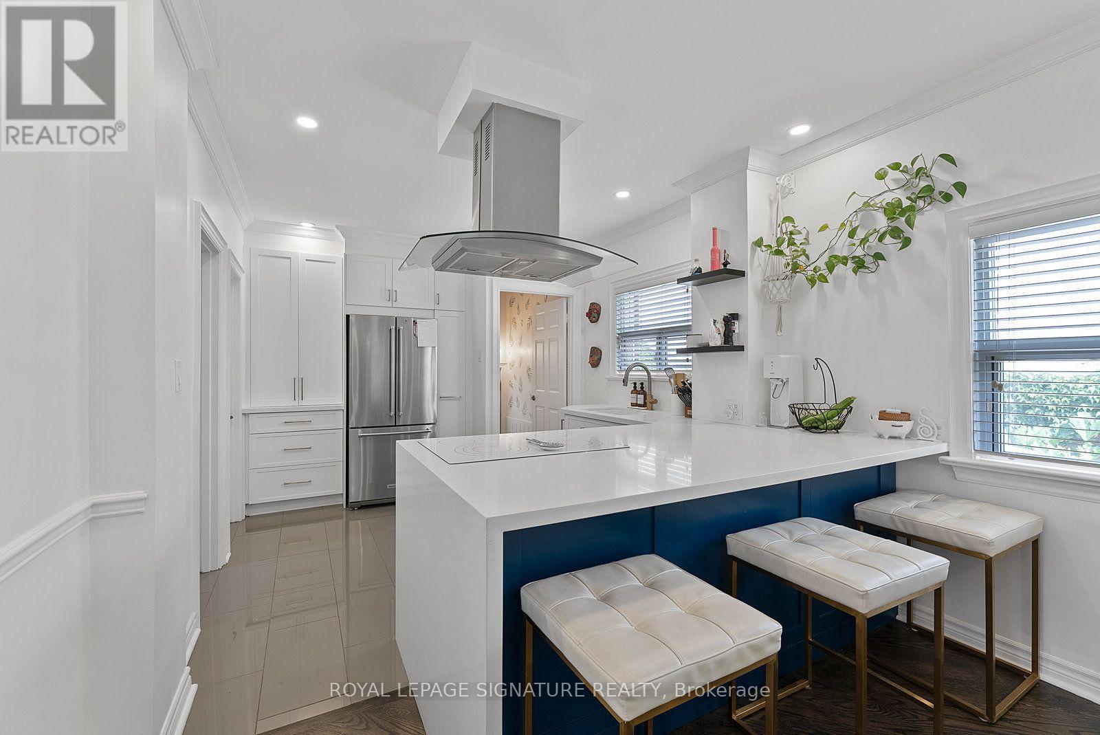 76 Foch Avenue, Toronto, Ontario  M8W 3X4 - Photo 15 - W13736280