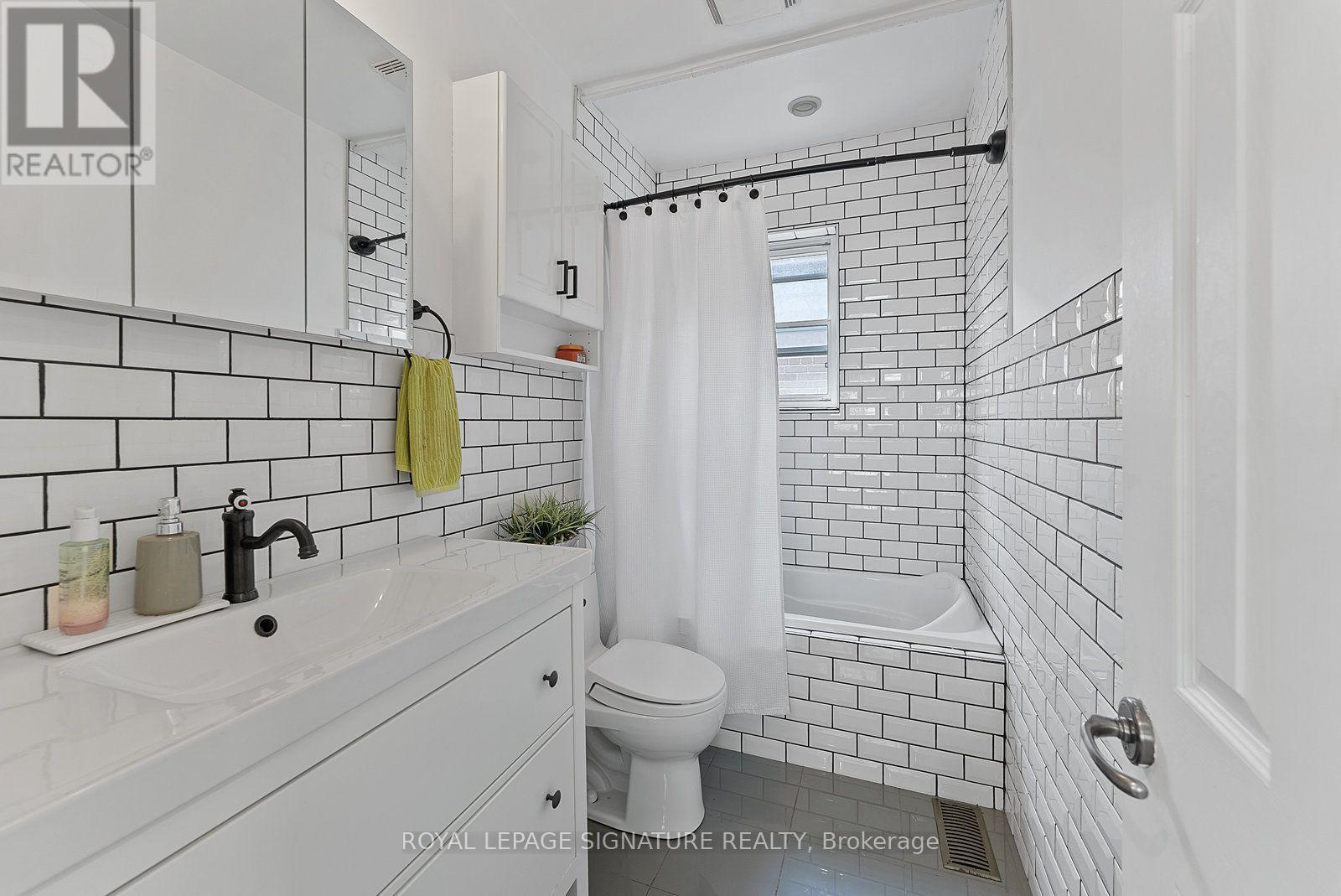 76 Foch Avenue, Toronto, Ontario  M8W 3X4 - Photo 25 - W13736280