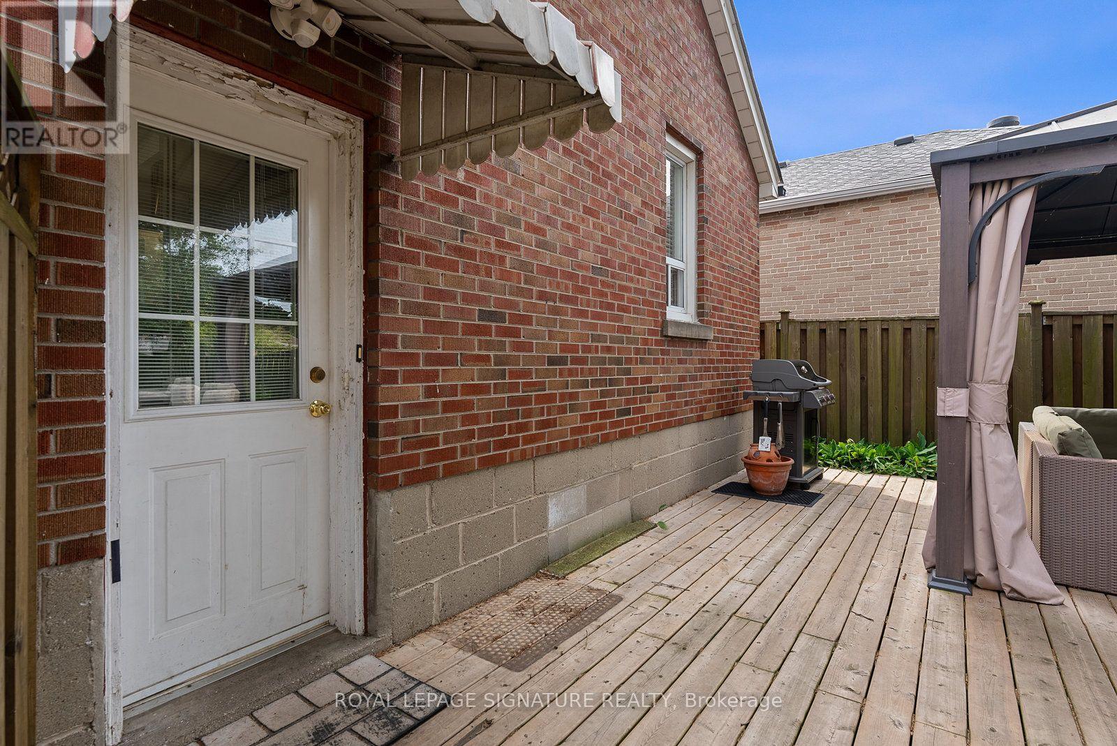 76 Foch Avenue, Toronto, Ontario  M8W 3X4 - Photo 43 - W13736280