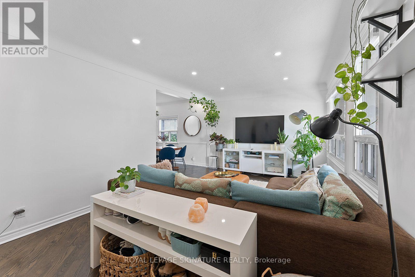 76 Foch Avenue, Toronto, Ontario  M8W 3X4 - Photo 5 - W13736280