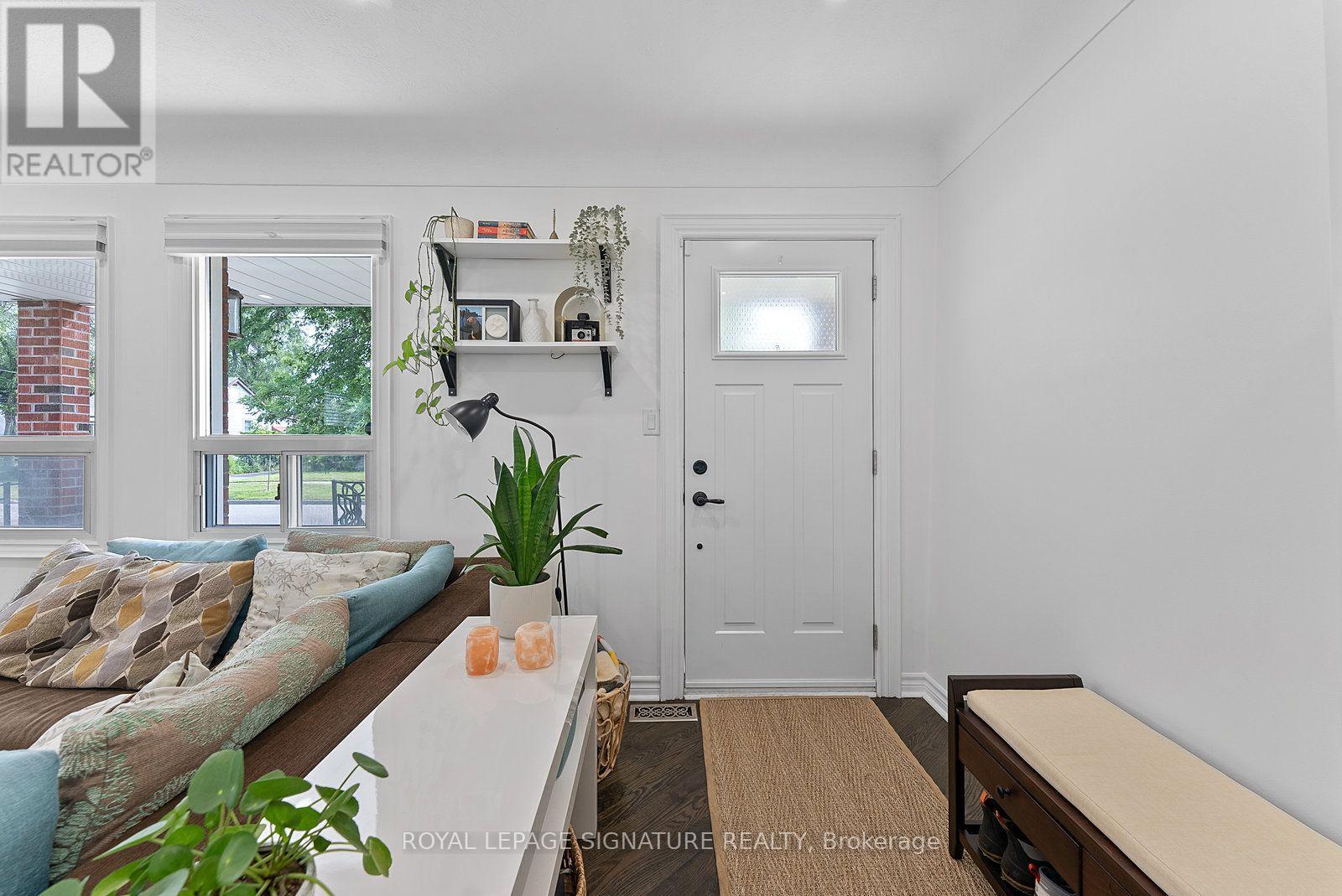 76 Foch Avenue, Toronto, Ontario  M8W 3X4 - Photo 6 - W13736280
