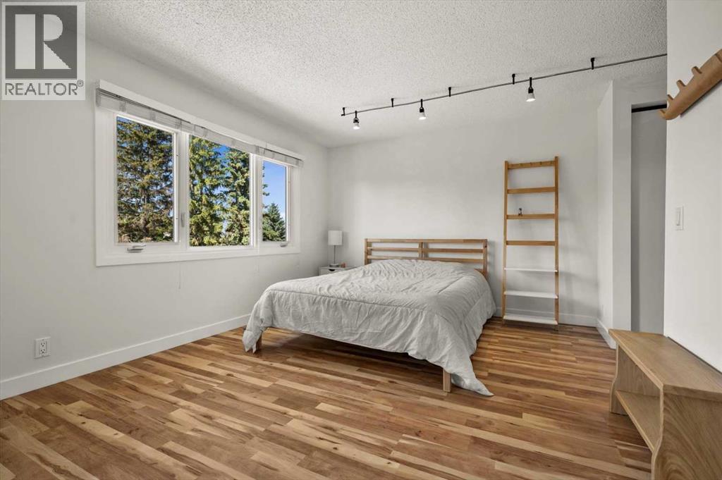 208 Queenston Heights Se, Calgary, Alberta  T2J 6L1 - Photo 19 - A2340581