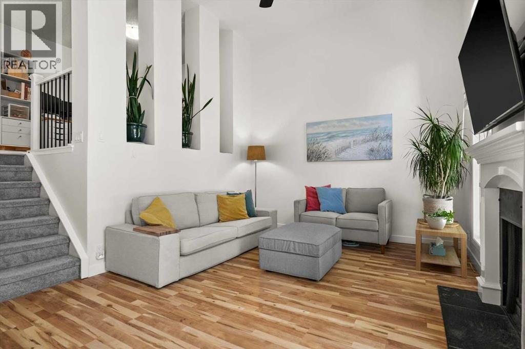 208 Queenston Heights Se, Calgary, Alberta  T2J 6L1 - Photo 7 - A2340581