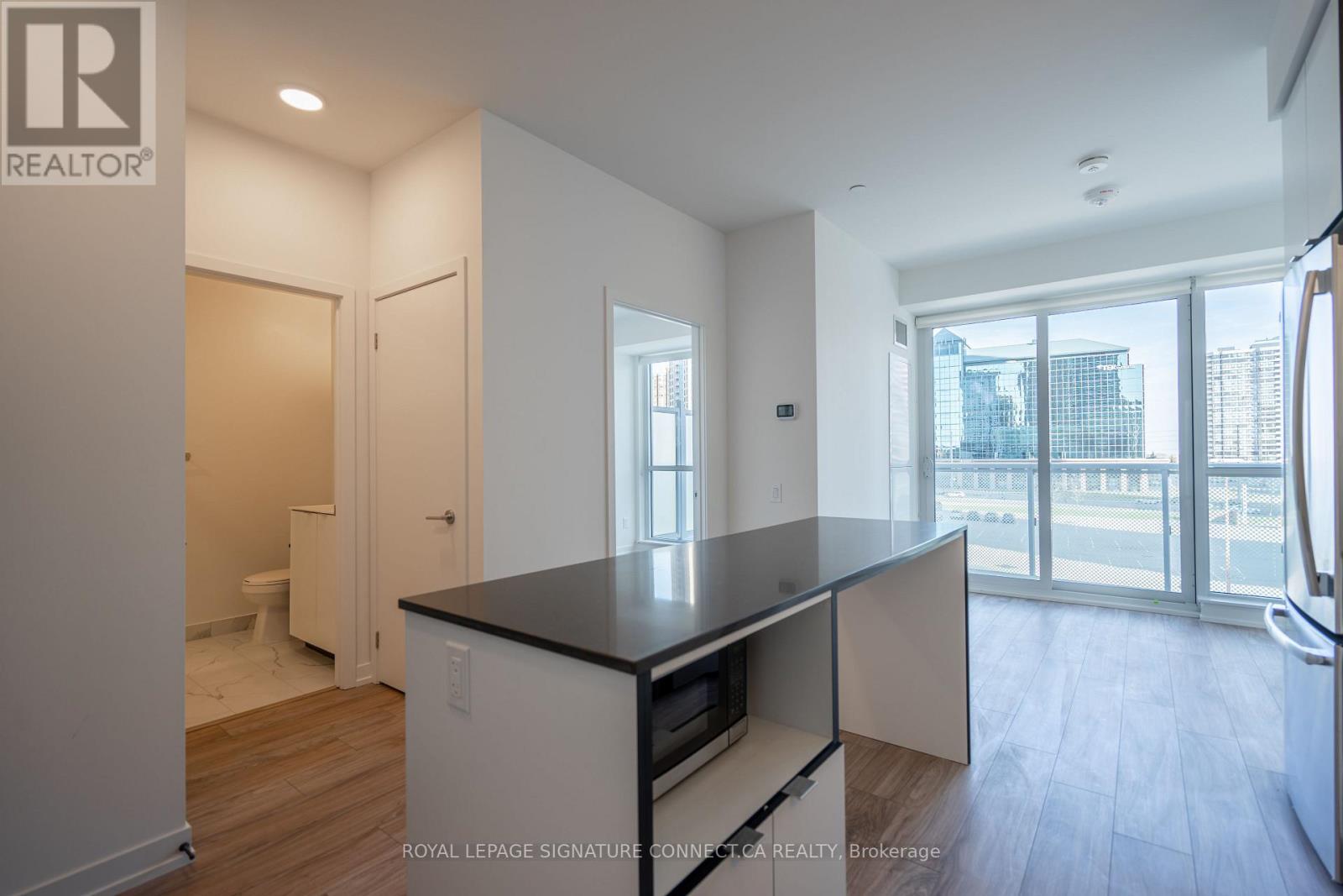 409 - 4065 Confederation Parkway, Mississauga, Ontario  L5B 0L4 - Photo 3 - W13729058