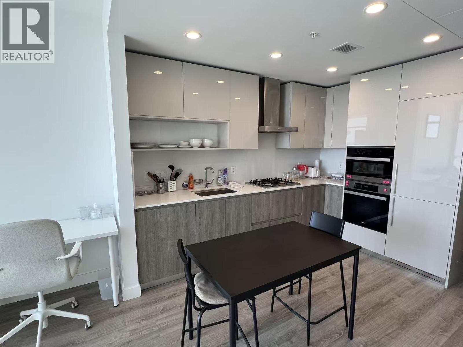 1305 6511 Sussex Avenue, Burnaby, British Columbia  V5H 3B1 - Photo 2 - R3160759