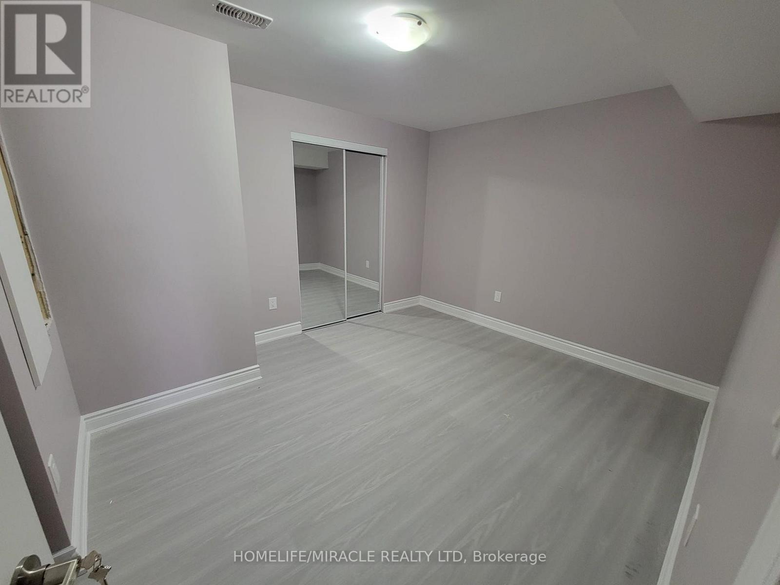 22 Tawnie Cres (Basement), Brampton, Ontario  L6X 0L7 - Photo 4 - W13736400