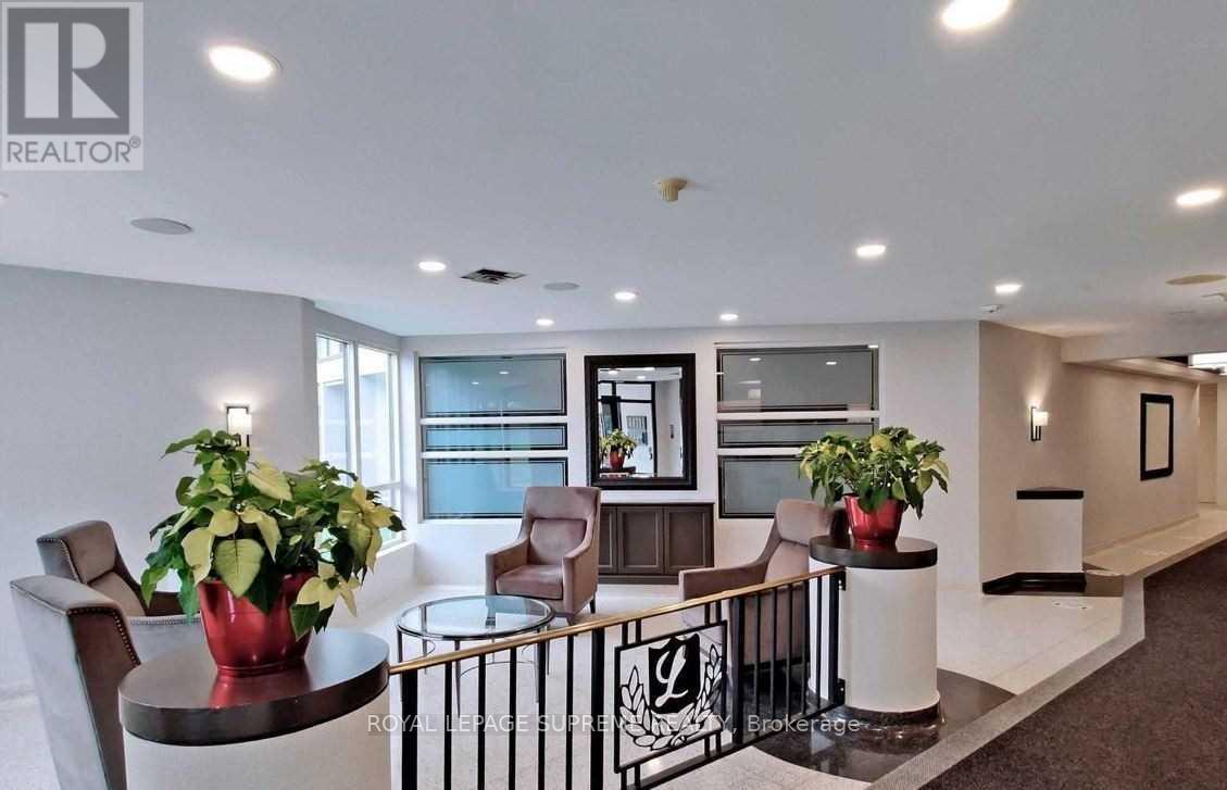 903 - 10 Laurelcrest Street N, Brampton, Ontario  L6S 5Y3 - Photo 2 - W13736434