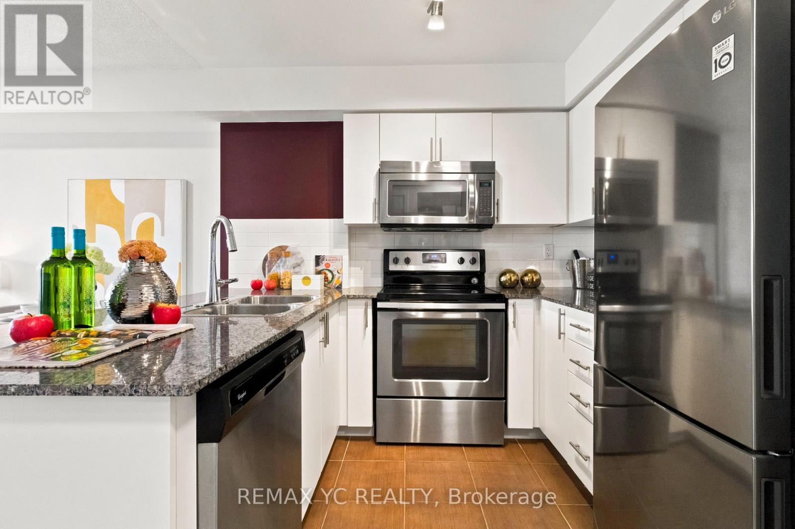 2408 - 1410 Dupont Street, Toronto, Ontario  M6H 0B6 - Photo 11 - W13736444