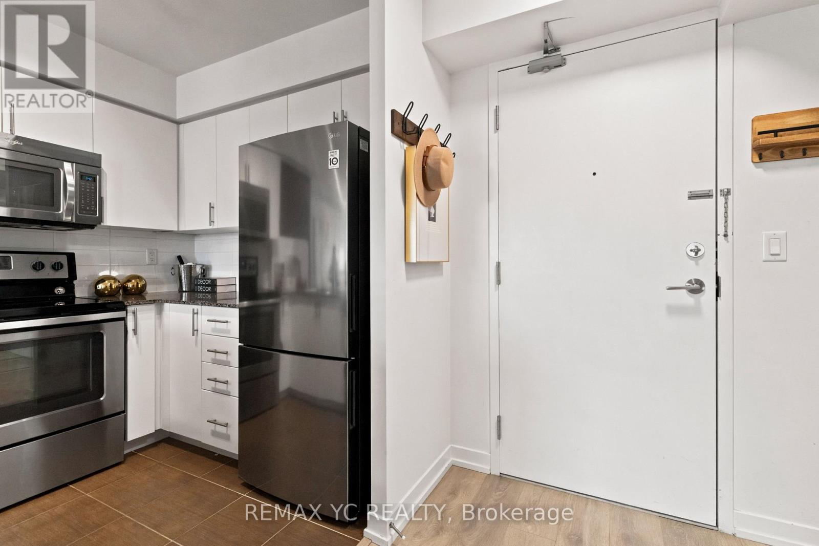 2408 - 1410 Dupont Street, Toronto, Ontario  M6H 0B6 - Photo 18 - W13736444