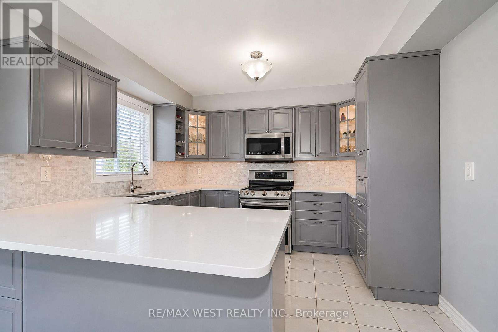 24 Royal Valley Drive, Caledon, Ontario  L7C 1B2 - Photo 4 - W13736464