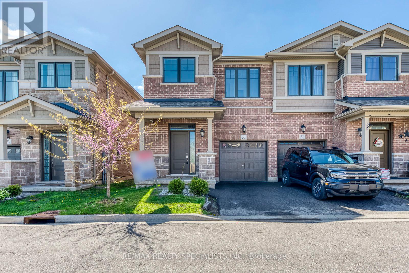 35 PELICAN LANE, Hamilton, Ontario