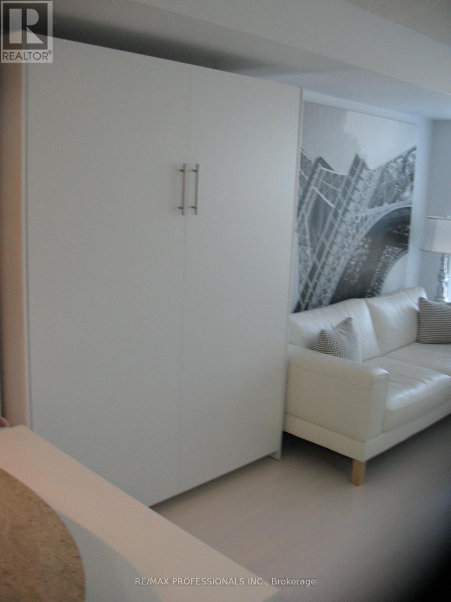 3015 - 763 Bay Street, Toronto, Ontario  M5G 2R3 - Photo 13 - C13734504